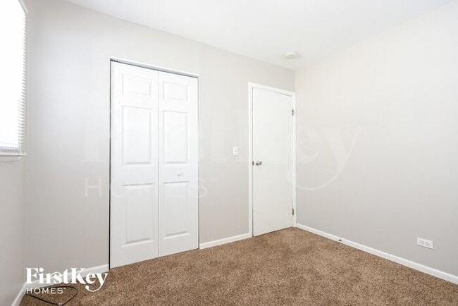 Building Photo - 760 Larkdale Row