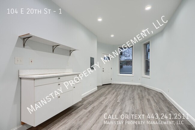 Building Photo - 104 E 20th St