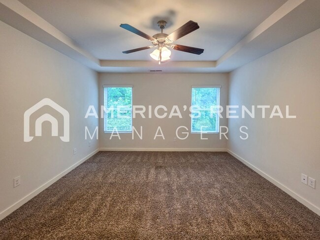 Building Photo - Modern Living in The Heights!