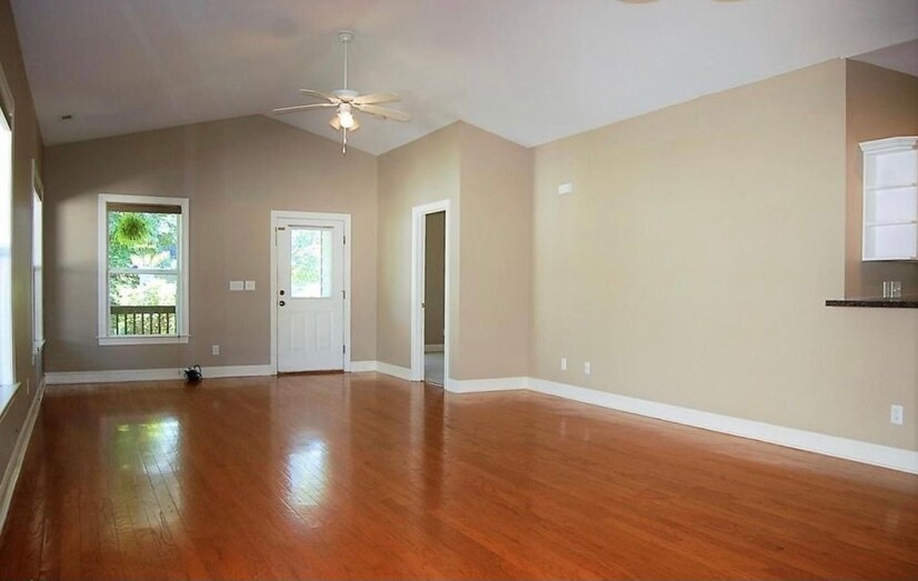 Building Photo - 8 Lagaree Ct