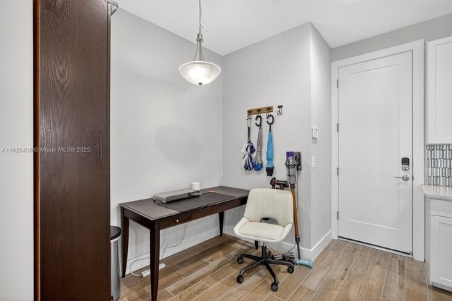 Building Photo - 1402 SW 4th Ave