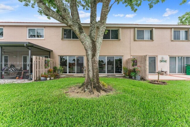 Building Photo - 11045 SW 16th Manor