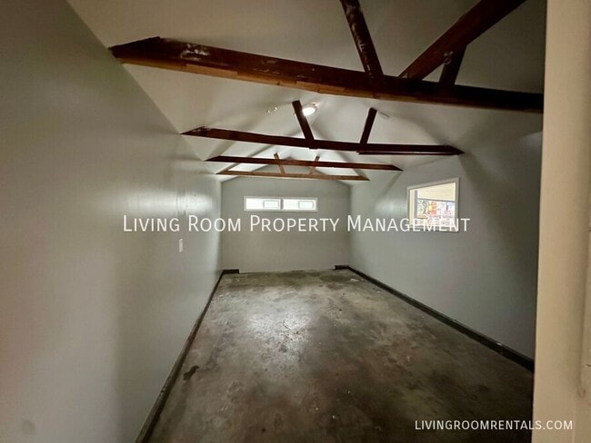 Building Photo - 8414 N Peninsular Ave