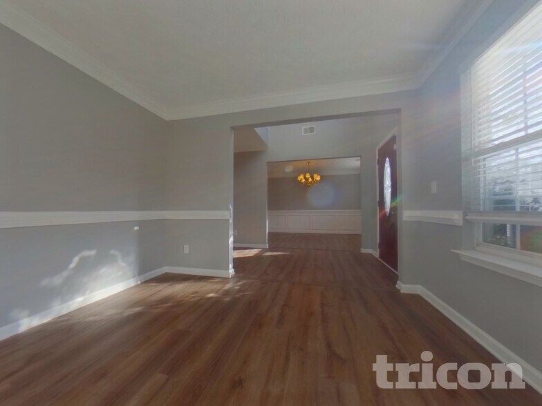 Building Photo - 878 Crestworth Crossing