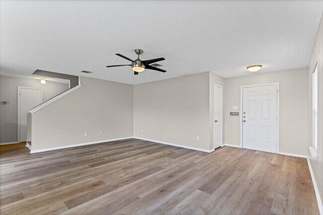 Building Photo - 2423 Byfield Dr