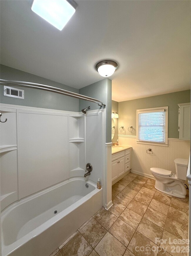 Building Photo - 2821 Sunset Dr