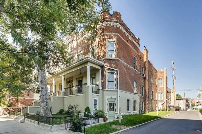 Building Photo - Adorable Studio in 1909 Building! Heart of...