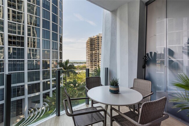 Building Photo - 2831 S Bayshore Dr