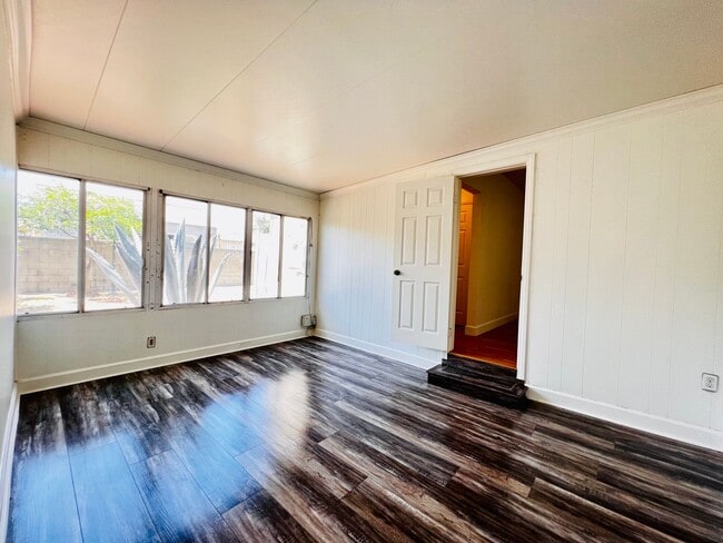 Building Photo - 4 BED HOUSE with Garage, Yard, Pets Consid...