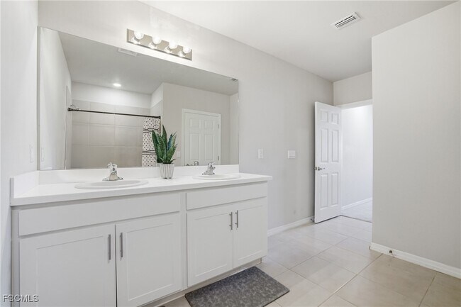 Building Photo - 1917 SW 4th St