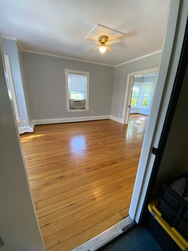 View from front entrance into living room - 86 Holden St