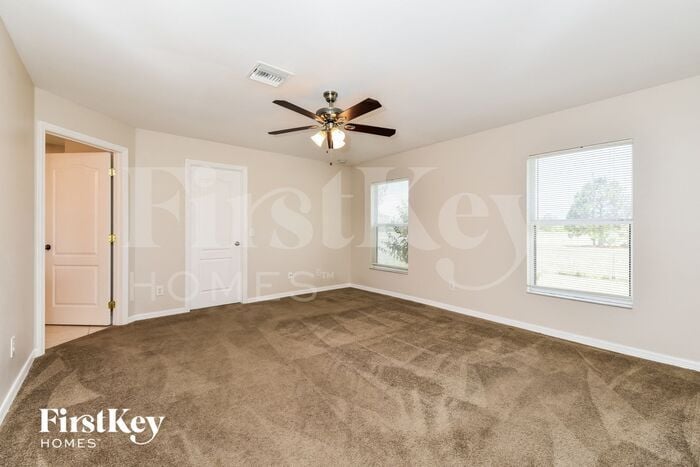 Building Photo - 2310 NE 34th Ln
