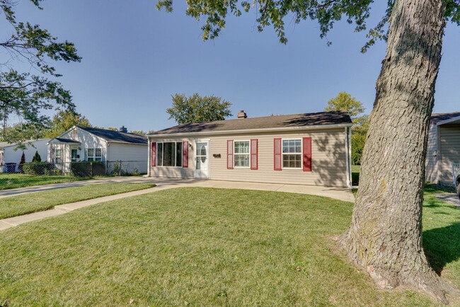 Building Photo - 1111 E Grant St