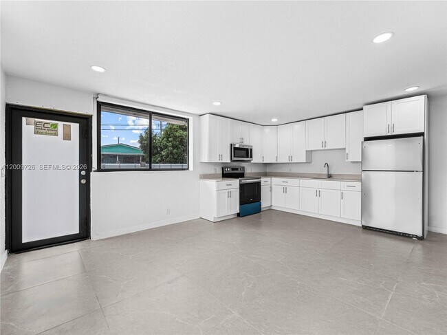 Building Photo - 1370 W 29th St