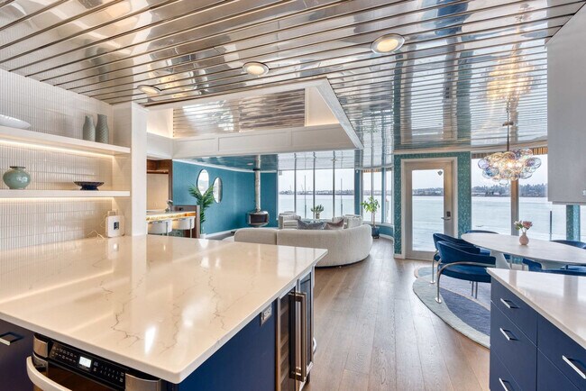 Building Photo - 3307 NE Marine Dr