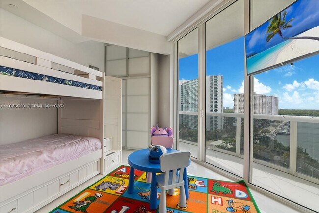 Building Photo - 15811 Collins Ave