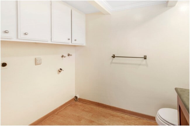 Building Photo - Beautiful Woodbridge Home!