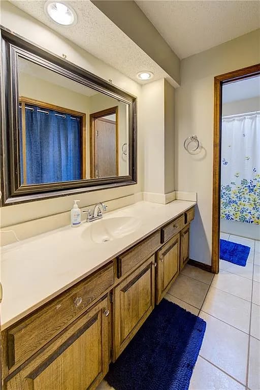 Building Photo - 5510 NW Seminole Dr