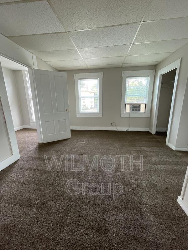 Building Photo - 511 E College St