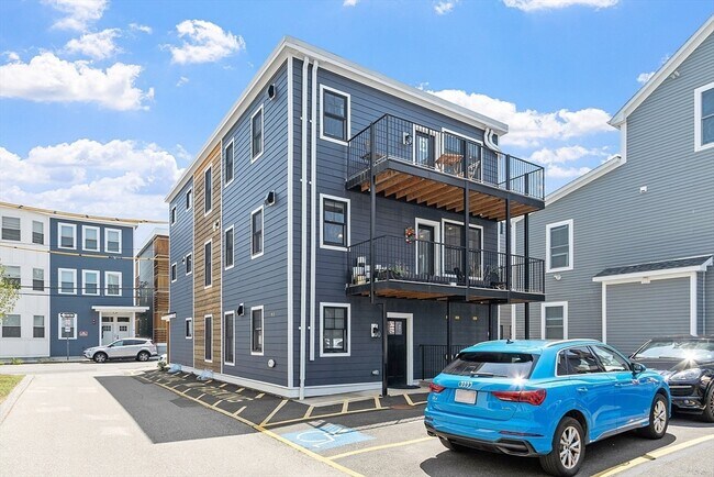Building Photo - 35 Berkshire St