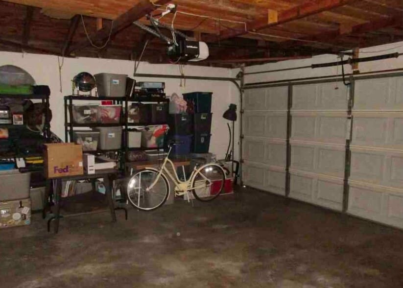 Building Photo - 253 N Center St