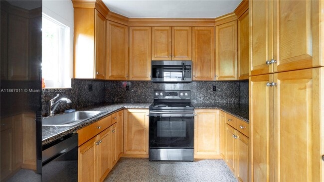 Building Photo - 8942 SW 16th St