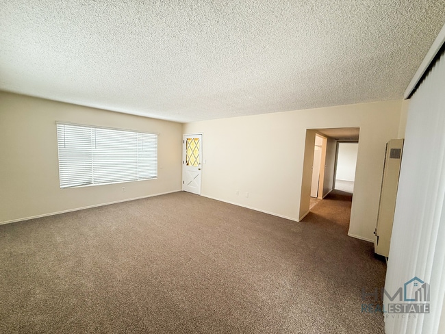 Building Photo - Homes Management - 2 Bed, 1.5 Bath Duplex ...