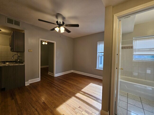 Building Photo - 4837 N Kimball Ave