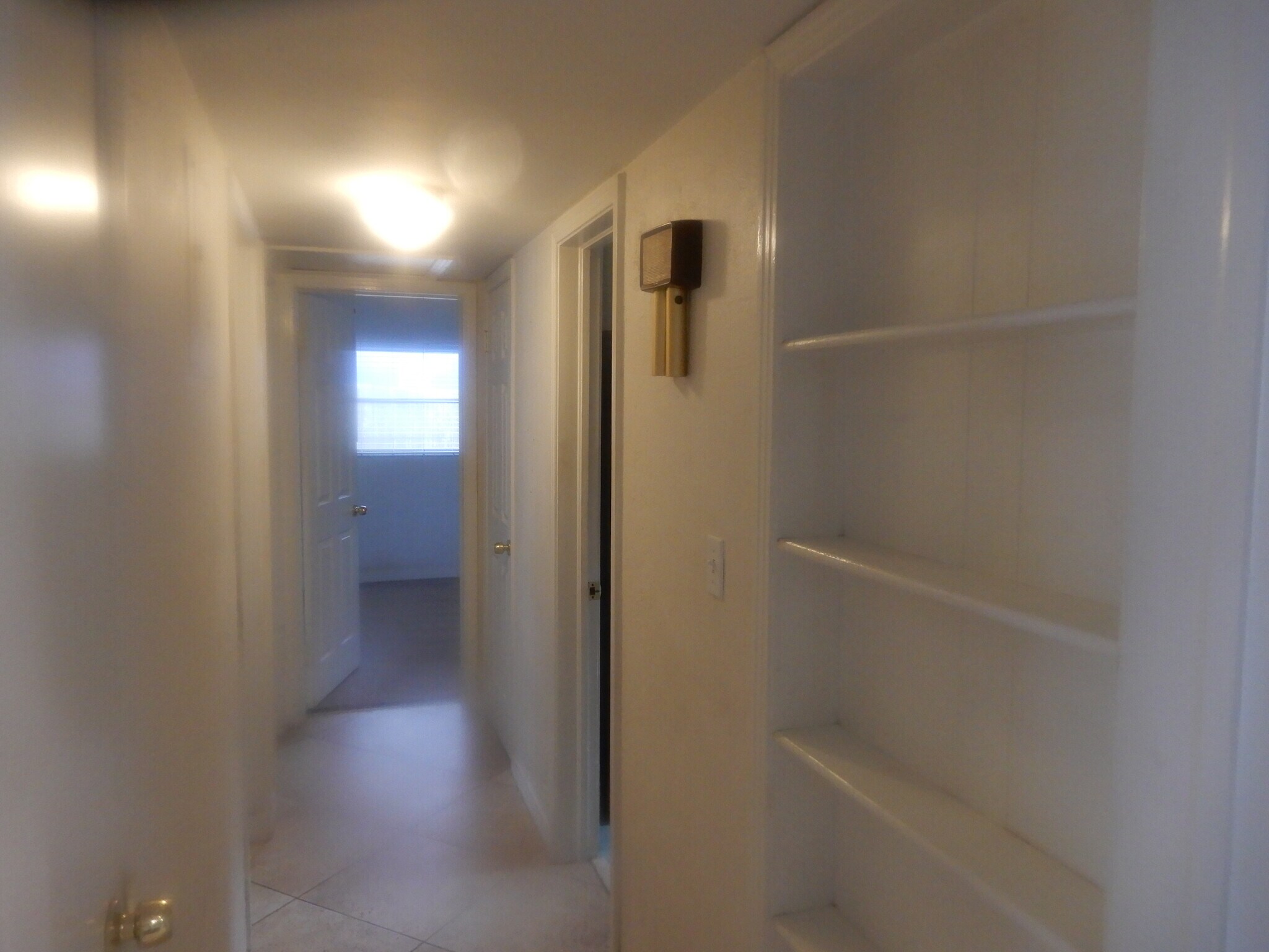 Building Photo - 1400 Corbett Ln