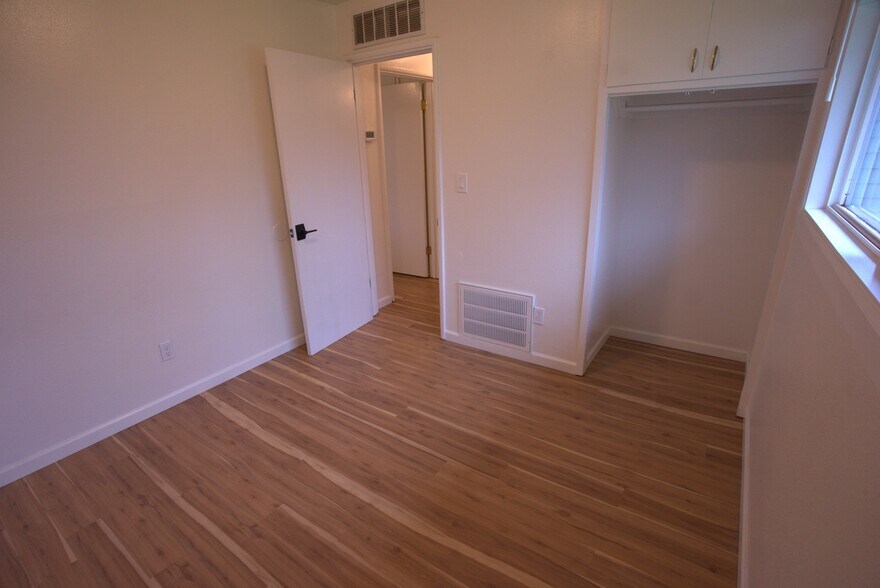 Building Photo - 4627 SE 86th Ct