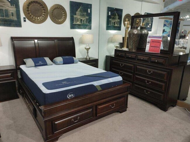 Building Photo - 2009 Grey Falcon Cir SW