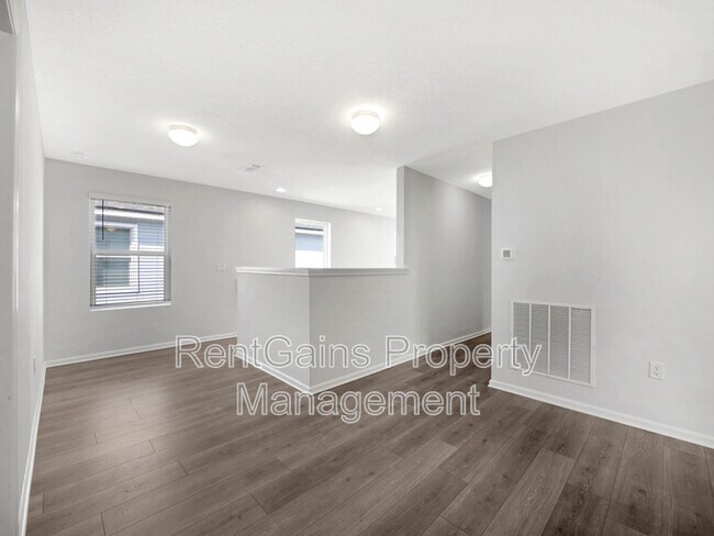 Building Photo - 597 Meadow Ridge Dr