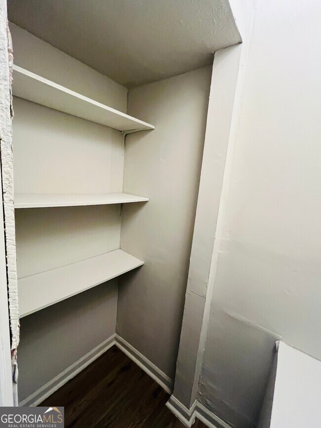 Building Photo - 900 Park Ave