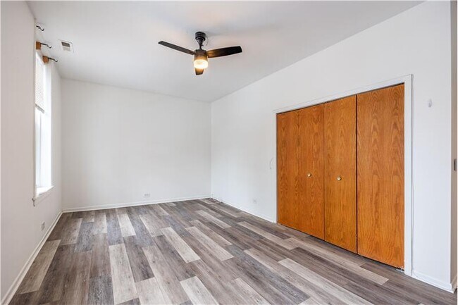 Building Photo - 1844 W Henderson St