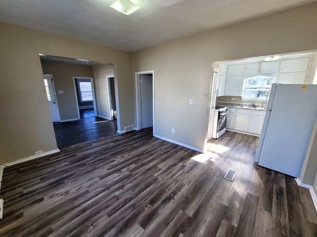 Building Photo - Large 3 Bedroom Southside Holland