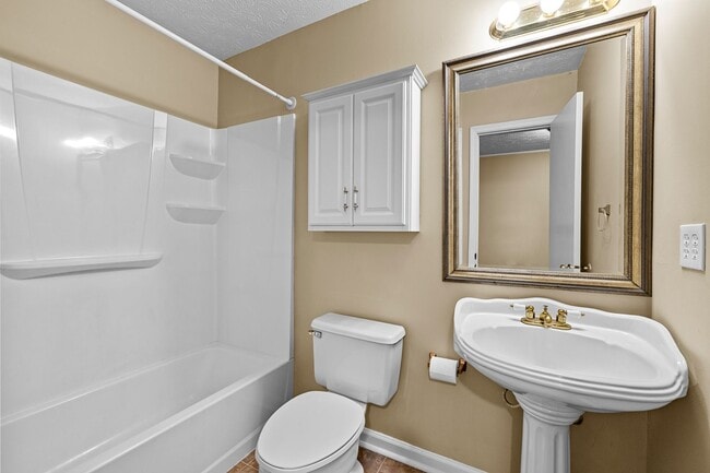 Building Photo - Immaculate 4BR Home with In Law Suite in Prime Location