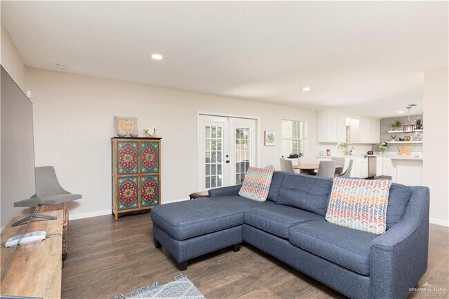 Building Photo - 23 Ulex Ave