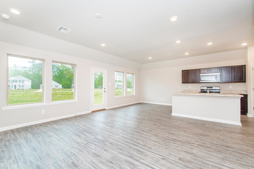 Building Photo - 18176 Fox Hollow Loop