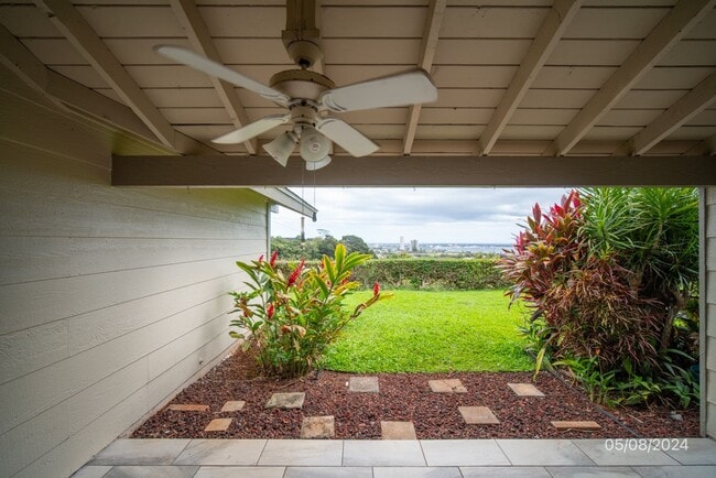 Building Photo - Available now! 2 bedroom, 1.5 Bath Townhouse at Wailuna