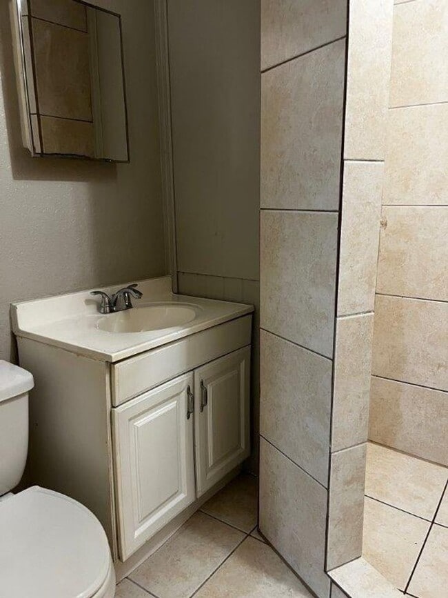 Building Photo - 354 Pearlwood St