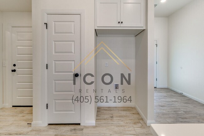 Building Photo - 8429 Stonewood Dr