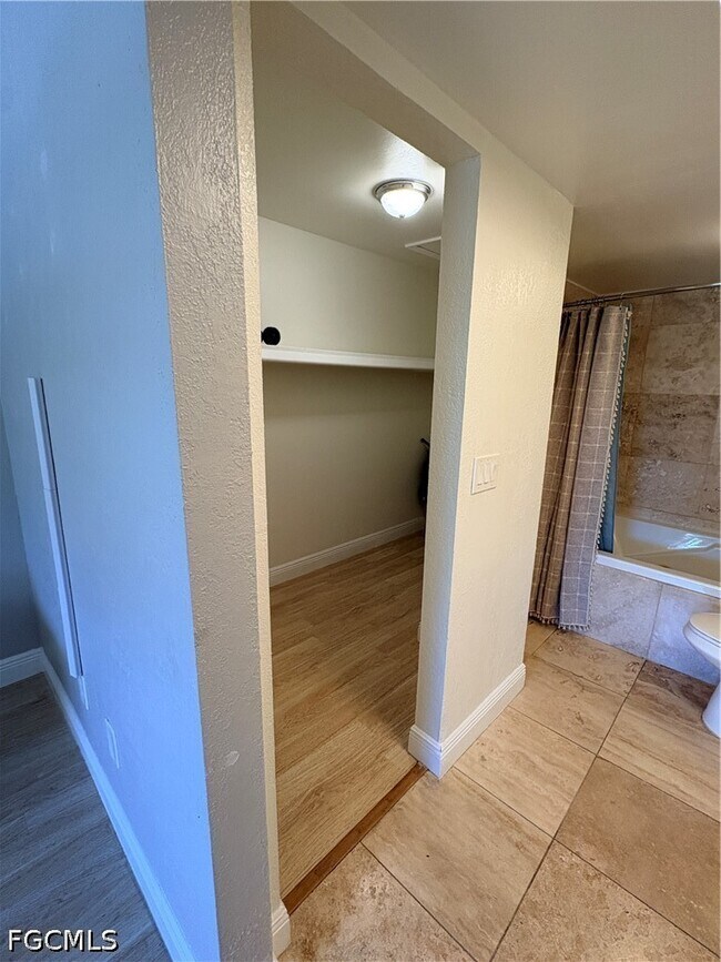 Building Photo - 2510 SE 16th Pl