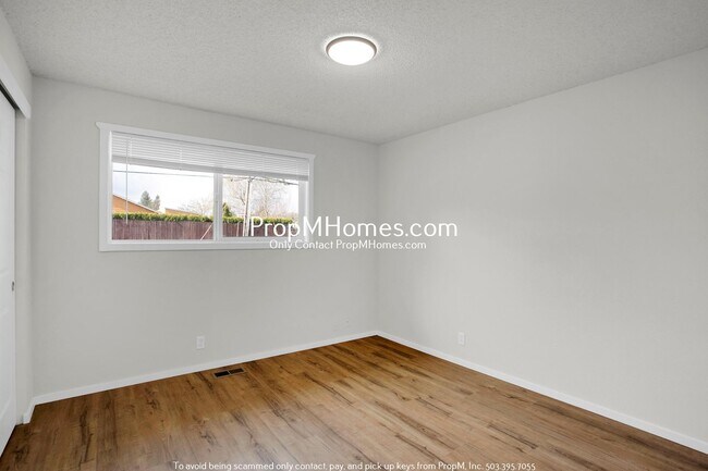 Building Photo - Fully Updated Home in Aloha - Large Yard!