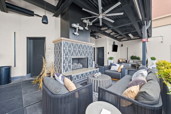 Building Photo - Urban Loft Condo Featuring Stunning Views & Rooftop Entertaining