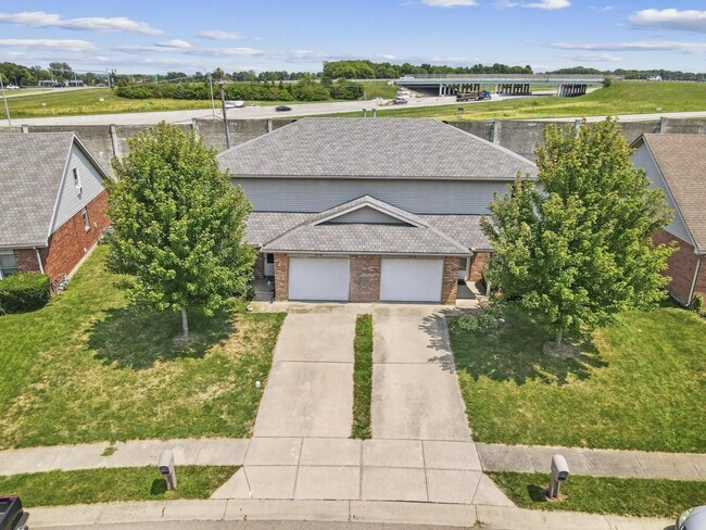 Building Photo - 213 Elas Ct