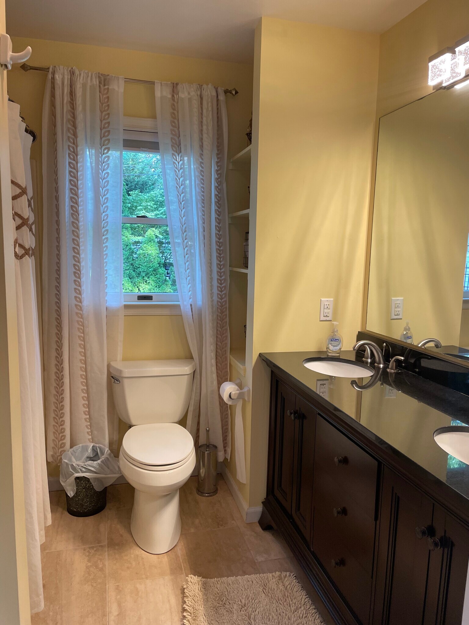 En suite Master bath - 218 S Washington St