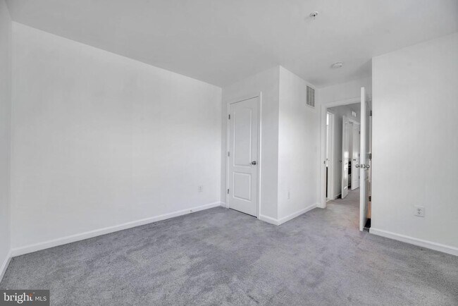 Building Photo - 8008 Hubble Dr