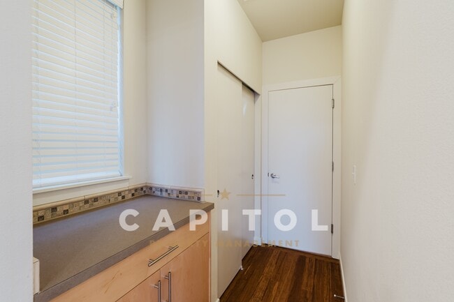 Building Photo - 3166 Vista Verde Ln SW