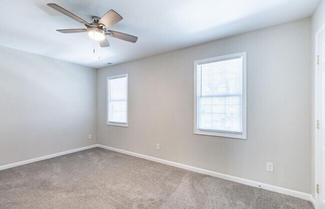 Building Photo - 3 Bedroom || 2.5 Bathroom - Townhome