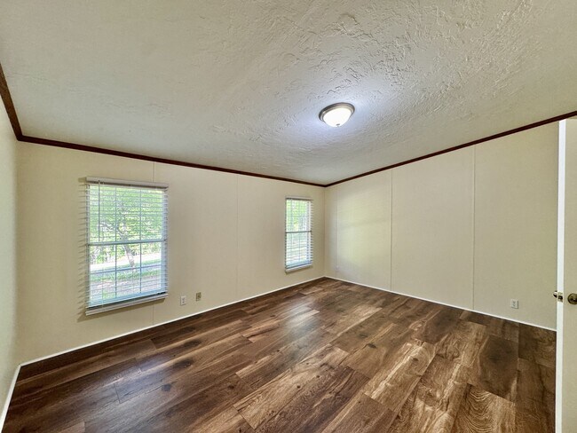 Building Photo - 229 Bateman Ln